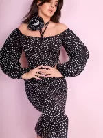 Midi sukienka w białe grochy