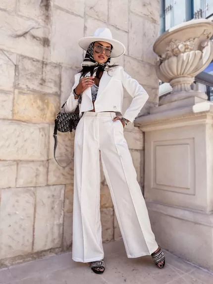 Białe spodnie na kantkę LaMilla