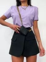 Czarne spodenki i liliowy tshirt Lamilla