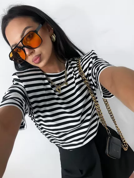 bluzka z poduszkami na ramionach w czarno - białe paski Lamilla