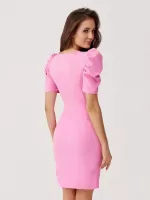 Koktajlowa sukienka z zakładanym dekoldem