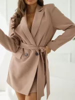 Przedłużana beżowa marynarko sukienka