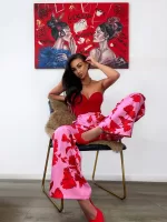 Różowe spodnie w czerwone kwiaty LaMilla