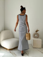 Sweterkowa sukienka w granatowo-białe paski Lamilla