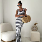 Długa sukienka sweterkowa w granatowe paski Lamilla