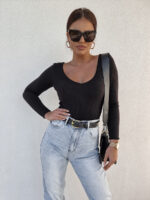 Czarny dopasowany sweter By Me