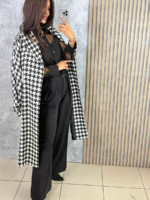 Długi płaszcz w czarno białą pepitkę Edan