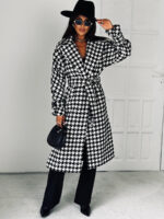 Płaszcz w czarno białą pepitkę polskiej marki Edan