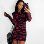 Mini sukienka siatka LaMilla w czerwone kwiaty