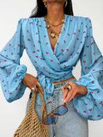 Wiązana bluzka LaMilla niebieska w wisienki