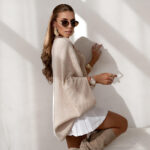 Beżowy sweter Simplicity