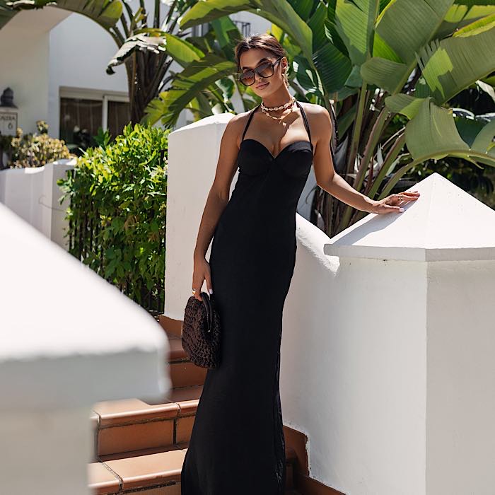 Czarna gorsetowa sukienka LaMilla długa