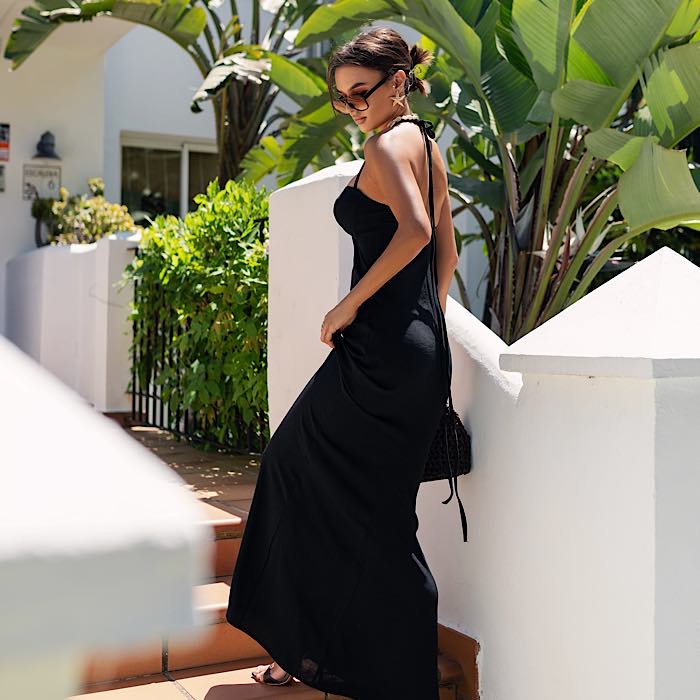 Czarna długa sukienka LaMilla