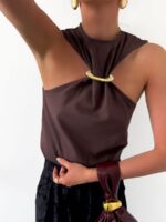 Brązowa bluzka LaMilla ze złotym krążkiem