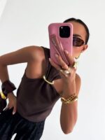 Brązowy t-shirt LaMilla ze złotą ozdobą