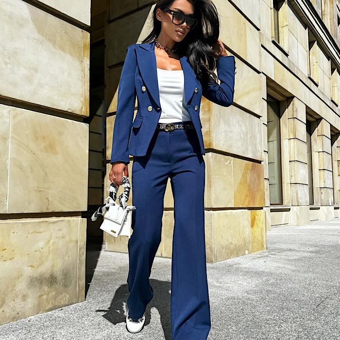 Granatowy garnitur damski Edan