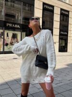 Sweter z dziurami LaMilla