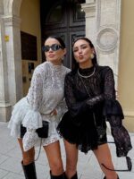 Czarna koronkowa bluzka LaMilla z półgolfikiem