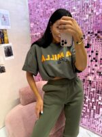 Khaki t-shirt z żółtym napisem LaMilla