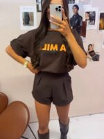 Brązowy t-shirt LaMilla Paris z żółtym napisem