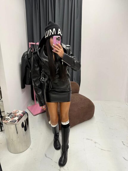 Czarna ramoneska z kapturem LaMilla