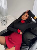 Czarny golf LaMilla z czerwona różą