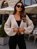 jasno beżowy sweter bomberka Lola TMC