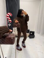 Brązowy sweter z frędzlami LaMilla