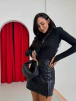 Czarny golf LaMilla z pętelką na palec