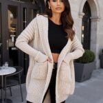 Jasno beżowy kardigan z kapturem