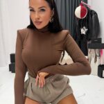 Brązowy golf z pętelką na palec LaMilla