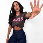 T-shirt LaMilla Paris brązowy z różowym napisem