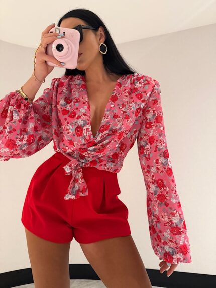 Wiązana bluzka w czerwone kwiatuszki LaMilla