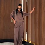 Brązowy komplet dresowy LaMilla bluza z kołnierzykiem i szerokie spodnie