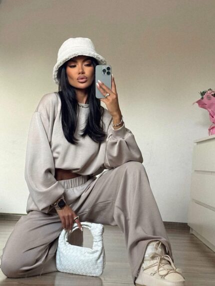 Beżowy Masełkowy komplet damski Agatha Fashion bluzka i spodnie