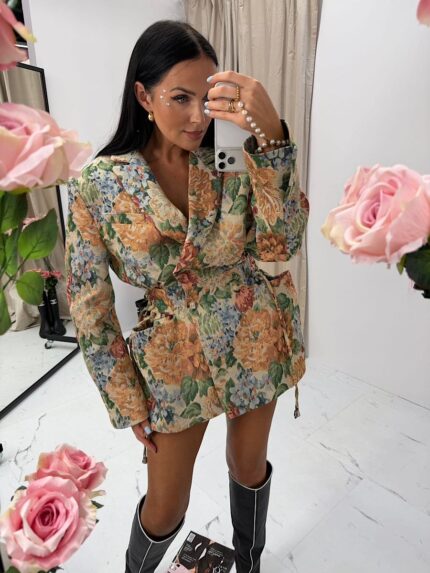 Marynarka Rosalia LaMilla z niebieskimi kwiatami