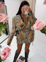 Marynarka Rosalia LaMilla z niebieskimi kwiatami