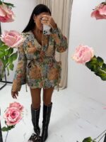 Marynarka Rosalia LaMilla z niebieskimi kwiatami