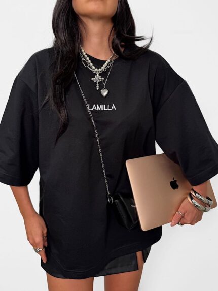 Czarny t-shirt LaMilla z białym wyszywanym logo