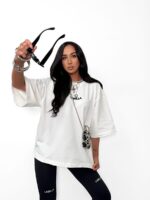 Biały t-shirt LaMilla z czarnym wyszywanym logo