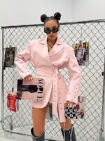 Różowa marynarka LaMilla z ozdobnym paskiem w talii