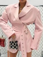 Różowa marynarka LaMilla z ozdobnym paskiem w talii