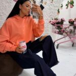 Pomarańczowa bluza z kapturem LaMilla kangurek