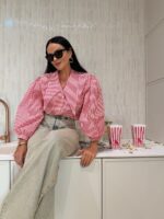 Koszula w czerwone paski LaMilla z przedłużanym kołnierzem