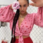 Wiązana bluzka LaMilla różowa z czerwonymi płatkami