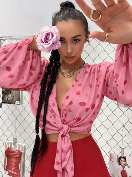 Wiązana bluzka LaMilla różowa z czerwonymi płatkami