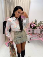 Niebieska koszula z wiskozy LaMilla w różowe kwiaty