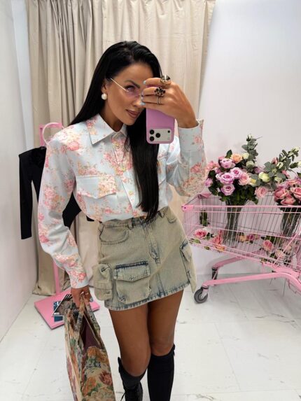 Niebieska koszula z wiskozy LaMilla w różowe kwiaty