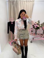 Niebieska koszula z wiskozy LaMilla w różowe kwiaty