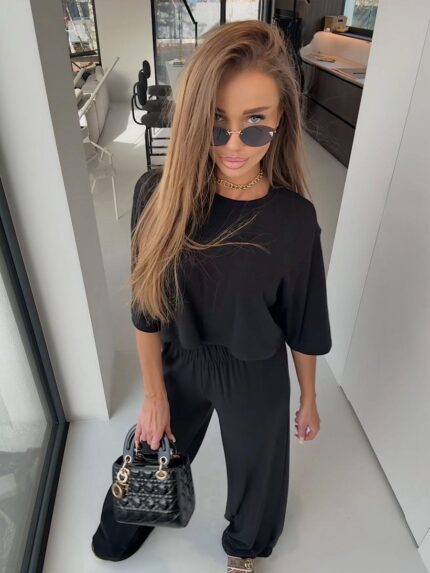 Czarny komplet Agatha Fashion krótka bluzka i szerokie spodnie